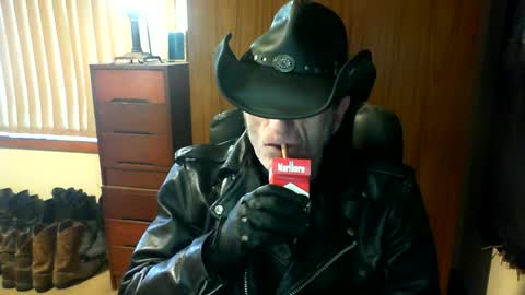 leathergreaser online show from July 10, 10:59 pm
