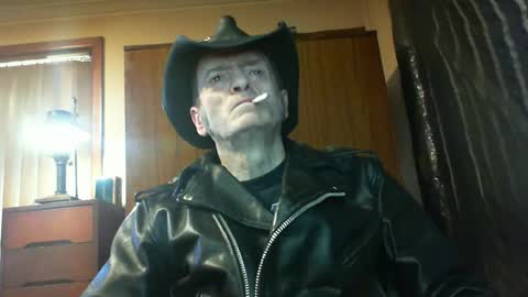 leathergreaser online show from July 11, 11:22 pm