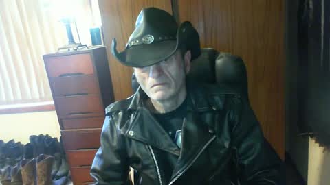 leathergreaser online show from July 12, 1:34 am