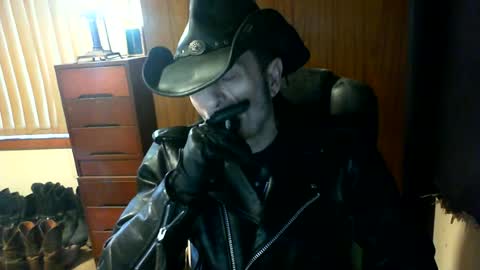 leathergreaser online show from July 12, 9:32 pm