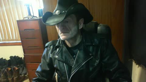 leathergreaser online show from July 14, 9:37 pm