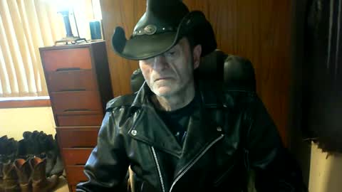 leathergreaser online show from July 15, 1:39 am