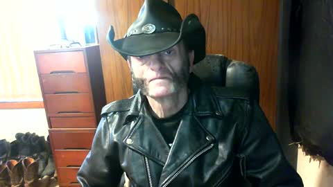 leathergreaser online show from August 10, 9:27 pm