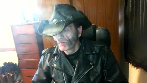 leathergreaser online show from August 10, 11:39 pm