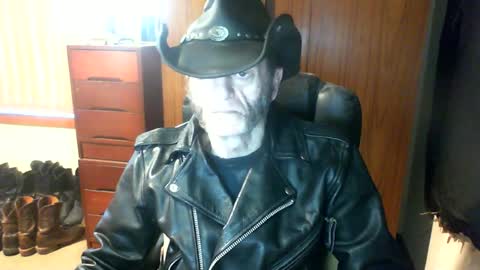 leathergreaser online show from August 13, 8:56 pm