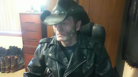 leathergreaser online show from August 13, 11:08 pm