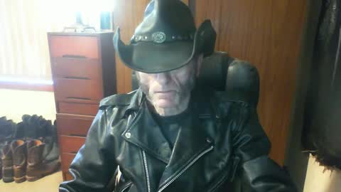 leathergreaser online show from August 14, 12:14 am