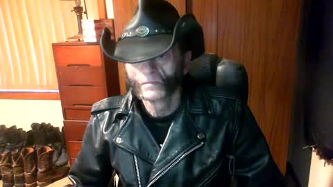 leathergreaser online show from August 15, 8:57 pm
