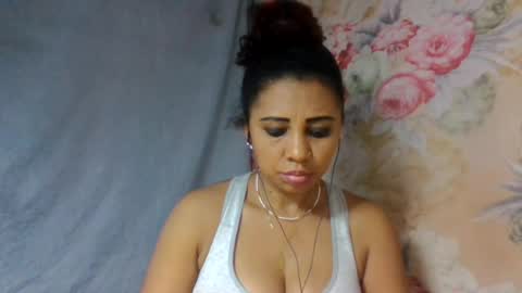 leatianaa online show from August 9, 2:23 am