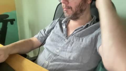 lee_8891 online show from August 6, 8:02 am