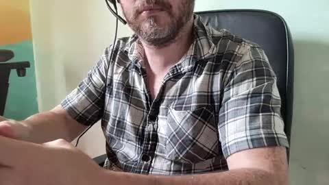lee_8891 online show from August 7, 9:20 am