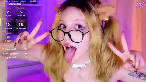 Lee ex online show from August 8, 4:29 pm