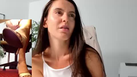 Elle  online show from September 8, 3:52 pm