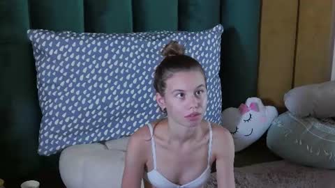 leiahux online show from July 31, 5:14 am