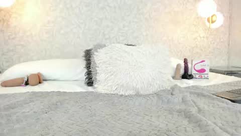 LEIGH ANGELS online show from August 4, 1:02 am