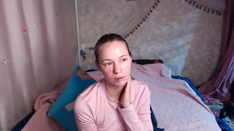 leila_bambi_ online show from August 4, 1:24 am