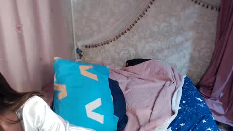 leila_bambi_ online show from August 5, 4:21 am
