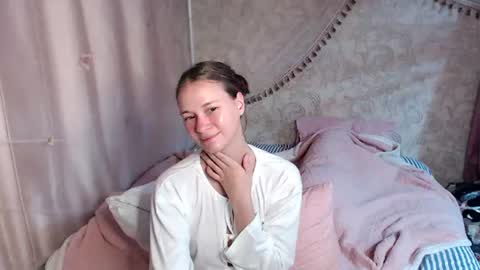 leila_bambi_ online show from August 8, 11:10 am