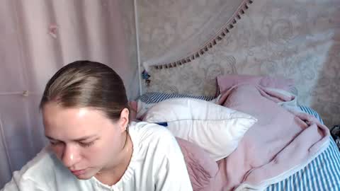 leila_bambi_ online show from August 8, 5:46 pm