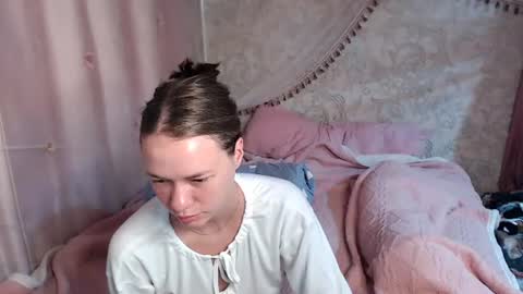 leila_bambi_ online show from August 9, 2:56 am