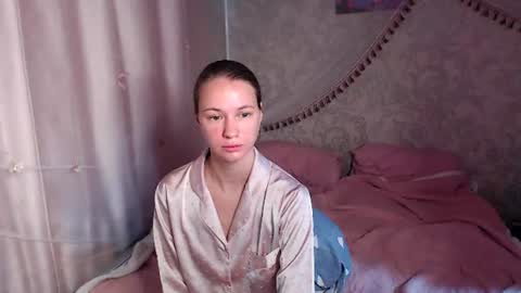 leila_bambi_ online show from August 13, 8:06 am