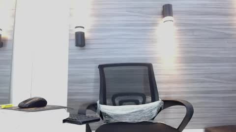lelehott01 online show from August 7, 6:57 am