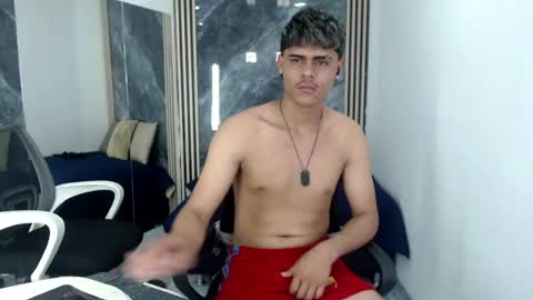 lelehott01 online show from August 8, 9:31 am