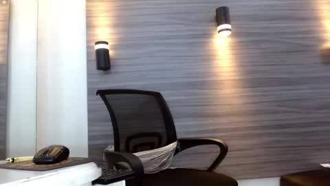 lelehott01 online show from August 9, 8:04 am