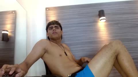 lelehott01 online show from August 13, 6:27 am
