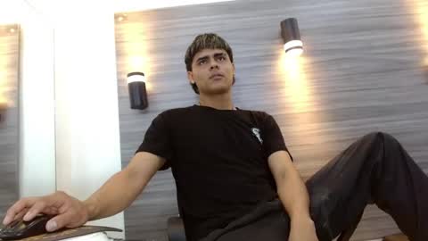lelehott01 online show from August 16, 3:32 am