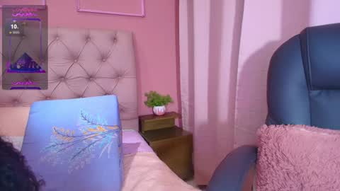 lenaxx_ online show from August 9, 2:01 am