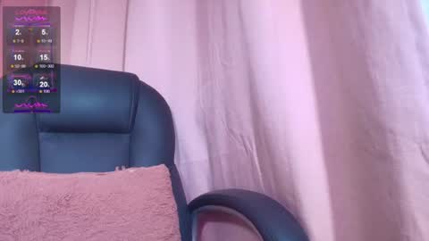 lenaxx_ online show from August 9, 6:25 am