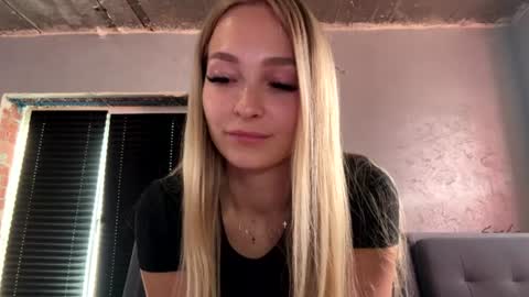 Kira online show from August 8, 2:17 pm