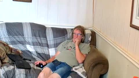 LEO online show from August 8, 1:00 pm