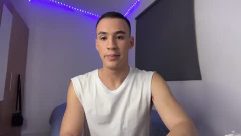 leo_delveyy online show from July 23, 3:20 am