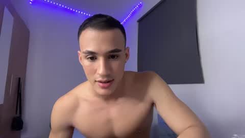 leo_delveyy online show from July 23, 4:26 am