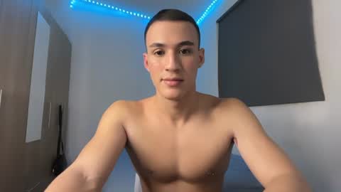 leo_delveyy online show from July 24, 7:00 am