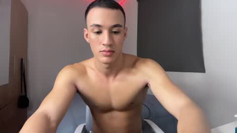 leo_delveyy online show from July 26, 9:25 am