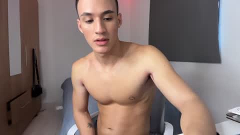 leo_delveyy online show from July 28, 12:33 pm