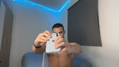 leo_delveyy online show from August 1, 8:53 am