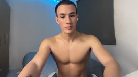 leo_delveyy online show from August 1, 11:05 am