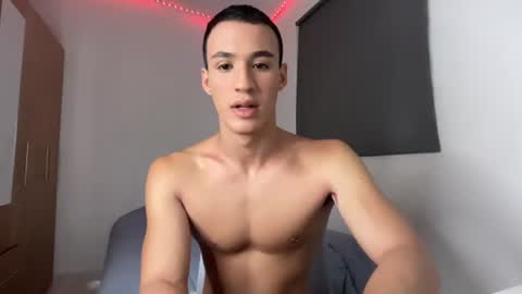 leo_delveyy online show from August 7, 9:42 am