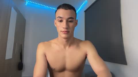 leo_delveyy online show from August 13, 8:17 am