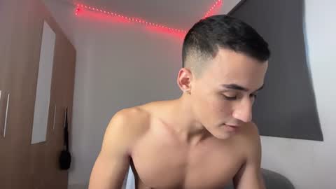 leo_delveyy online show from August 13, 1:25 pm
