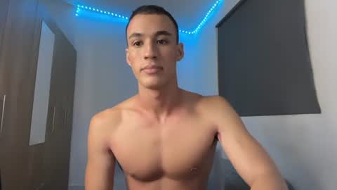 leo_delveyy online show from August 16, 10:52 am