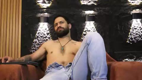 Leo  Diaz online show from August 11, 2:35 am