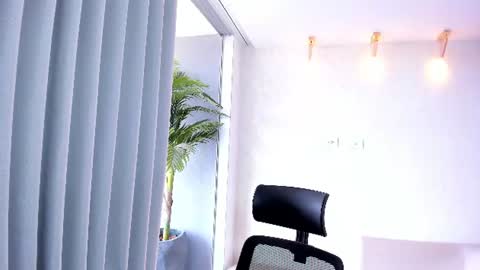 Leo online show from August 12, 4:53 pm