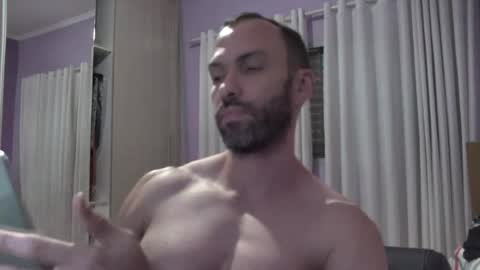 LEO PECS online show from May 19, 8:10 pm