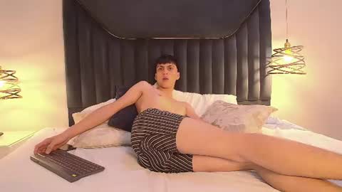 leodrake_ online show from August 9, 7:42 am
