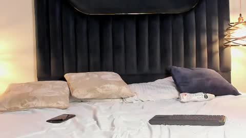 leodrake_ online show from August 13, 11:02 am